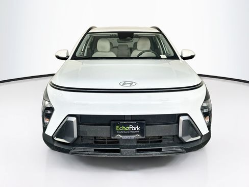 Used 2025 Hyundai Kona SEL FWD image 2