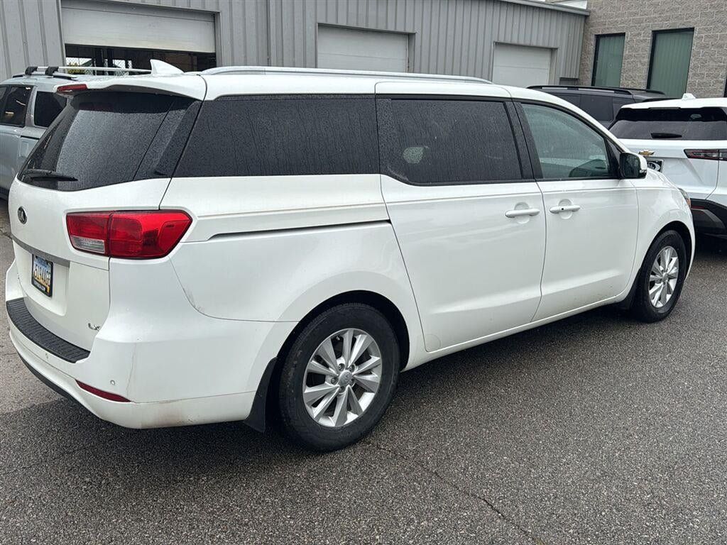 Used 2017 Kia Sedona LX w/ LX Essentials Premium Package FWD image 2