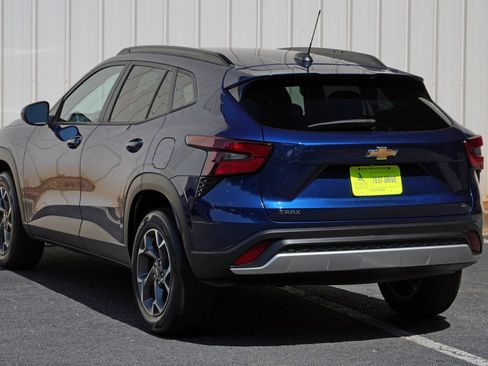 Used 2024 Chevrolet Trax LT w/ Driver Confidence Package FWD image 45