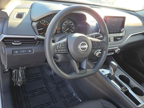 Used 2025 Nissan Altima 2.5 S image 18