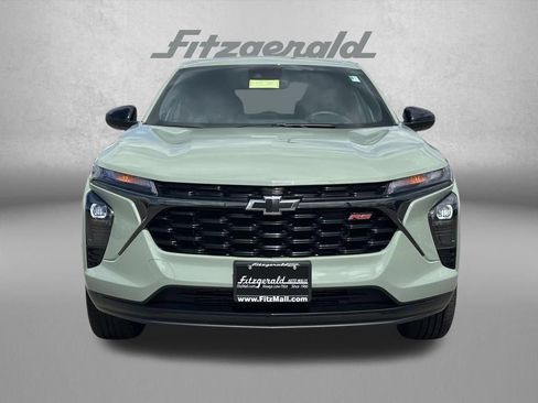 Used 2024 Chevrolet Trax RS w/ Driver Confidence Package FWD image 3
