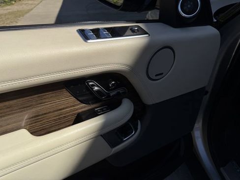 Used 2018 Land Rover Range Rover HSE image 11
