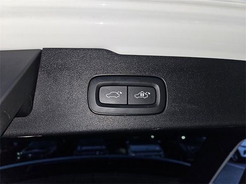 Used 2023 Volvo V60 B5 Cross Country Plus w/ Protection Package Premier image 8