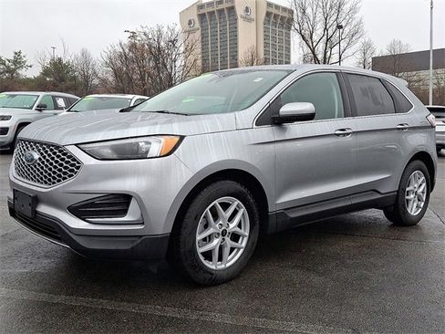 Used 2024 Ford Edge SEL image 3