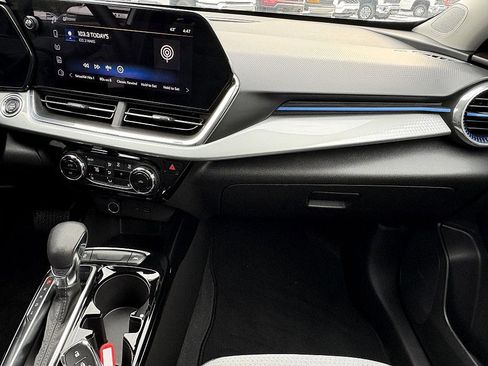 Used 2025 Chevrolet Trax LT w/ Driver Confidence Package image 14