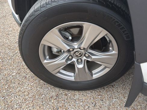 Used 2025 Toyota RAV4 XLE w/ Convenience Package FWD image 10