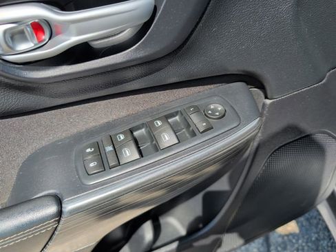 Used 2016 Jeep Cherokee Sport AWD/4WD image 16