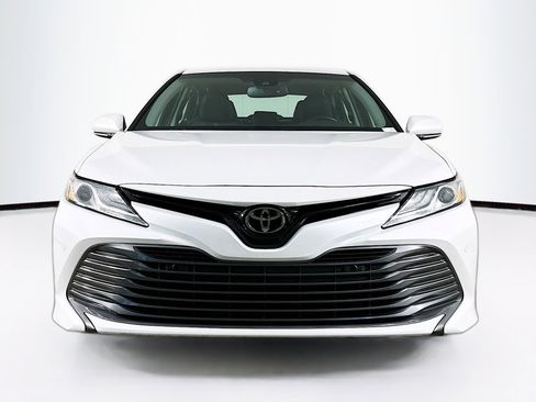 Used 2018 Toyota Camry XLE image 2