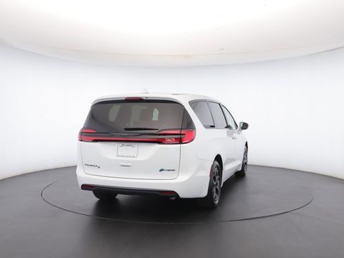 Used 2022 Chrysler Pacifica Touring-L w/ S Appearance Package image 34