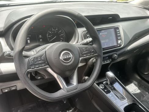 Used 2022 Nissan Kicks SV FWD image 13
