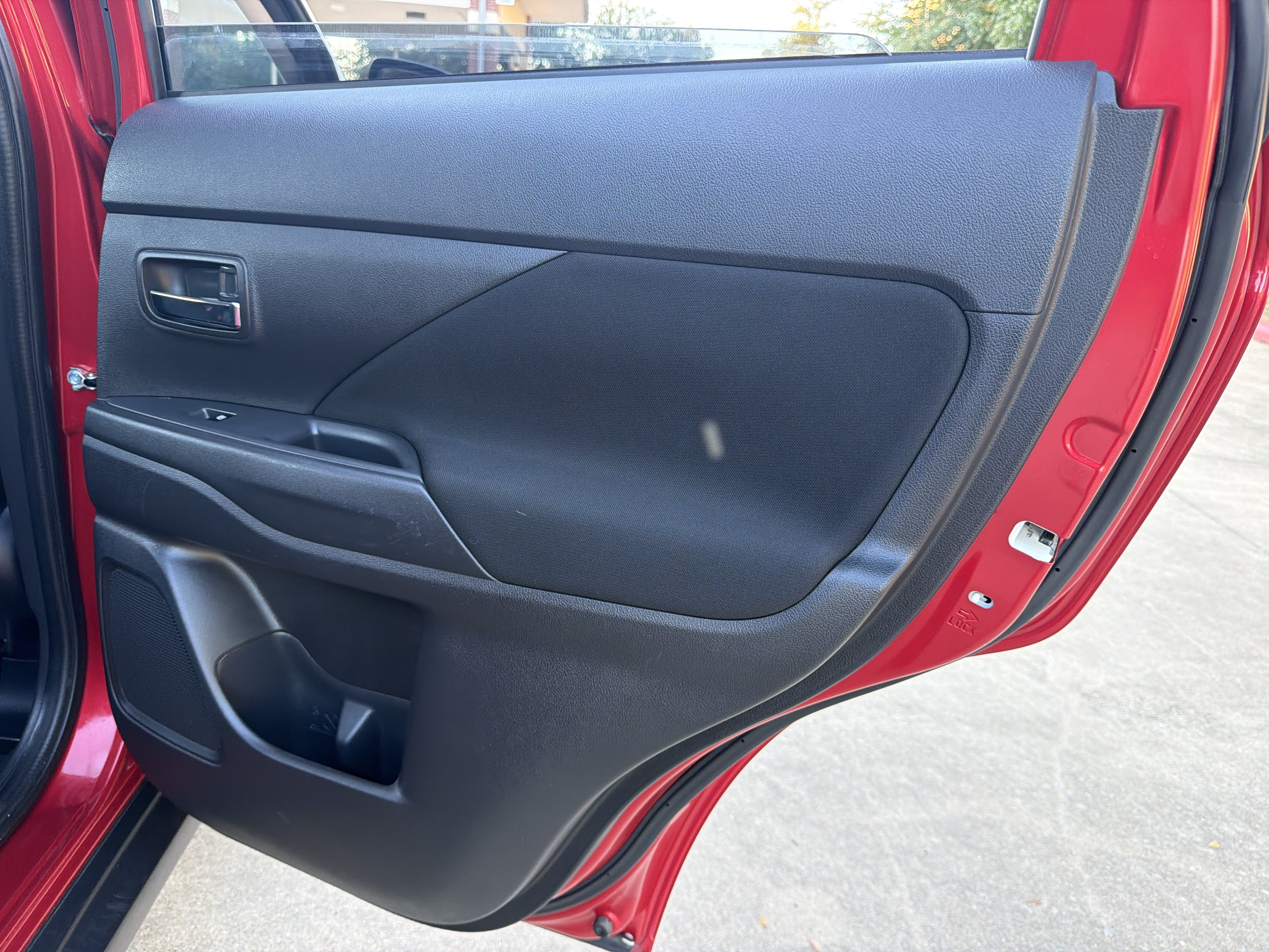 Used 2018 Mitsubishi Outlander SE FWD image 12