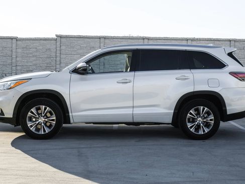 Used 2015 Toyota Highlander XLE FWD image 12