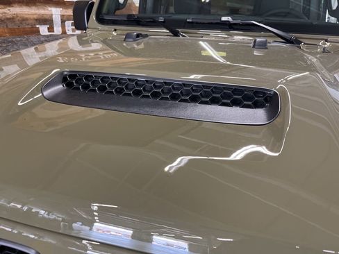 New 2026 Jeep Wrangler Unlimited Rubicon AWD/4WD image 9