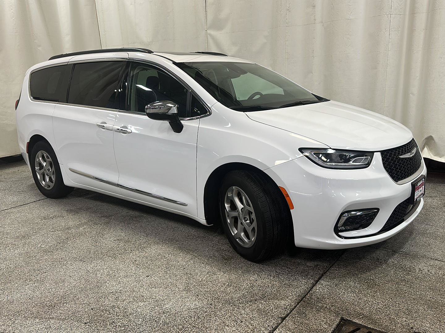 Certified 2023 Chrysler Pacifica Limited FWD image 7