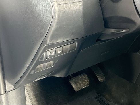 Used 2022 Toyota Corolla Cross LE AWD/4WD image 10