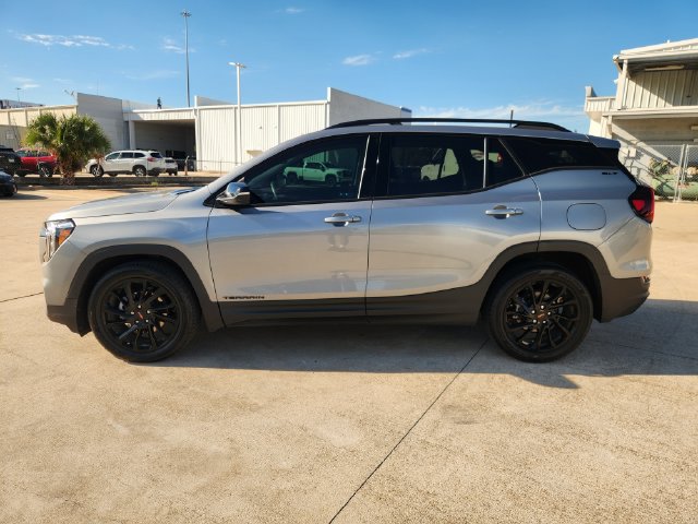 Used 2024 GMC Terrain SLT w/ Elevation Edition FWD image 4