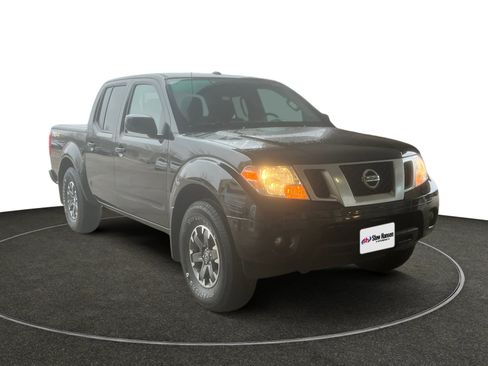Used 2017 Nissan Frontier PRO-4X image 8