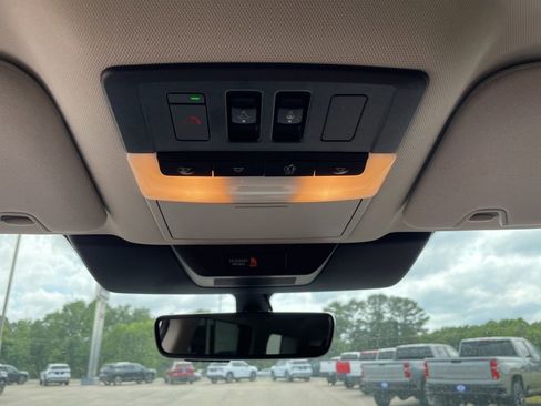 Used 2024 Nissan Pathfinder Platinum FWD image 20