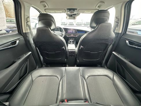 Used 2025 Kia Niro EX image 13