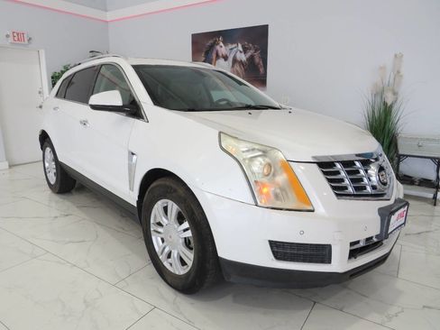 Used 2014 Cadillac SRX Luxury image 2