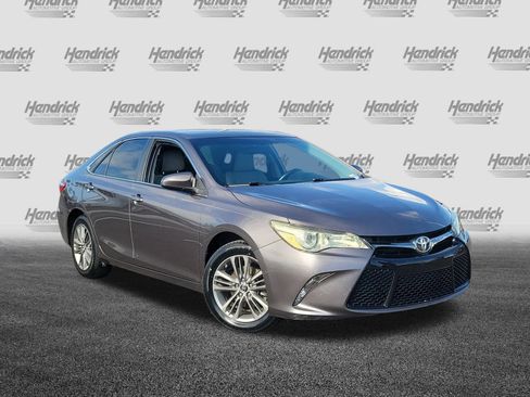 Used 2015 Toyota Camry SE image 2