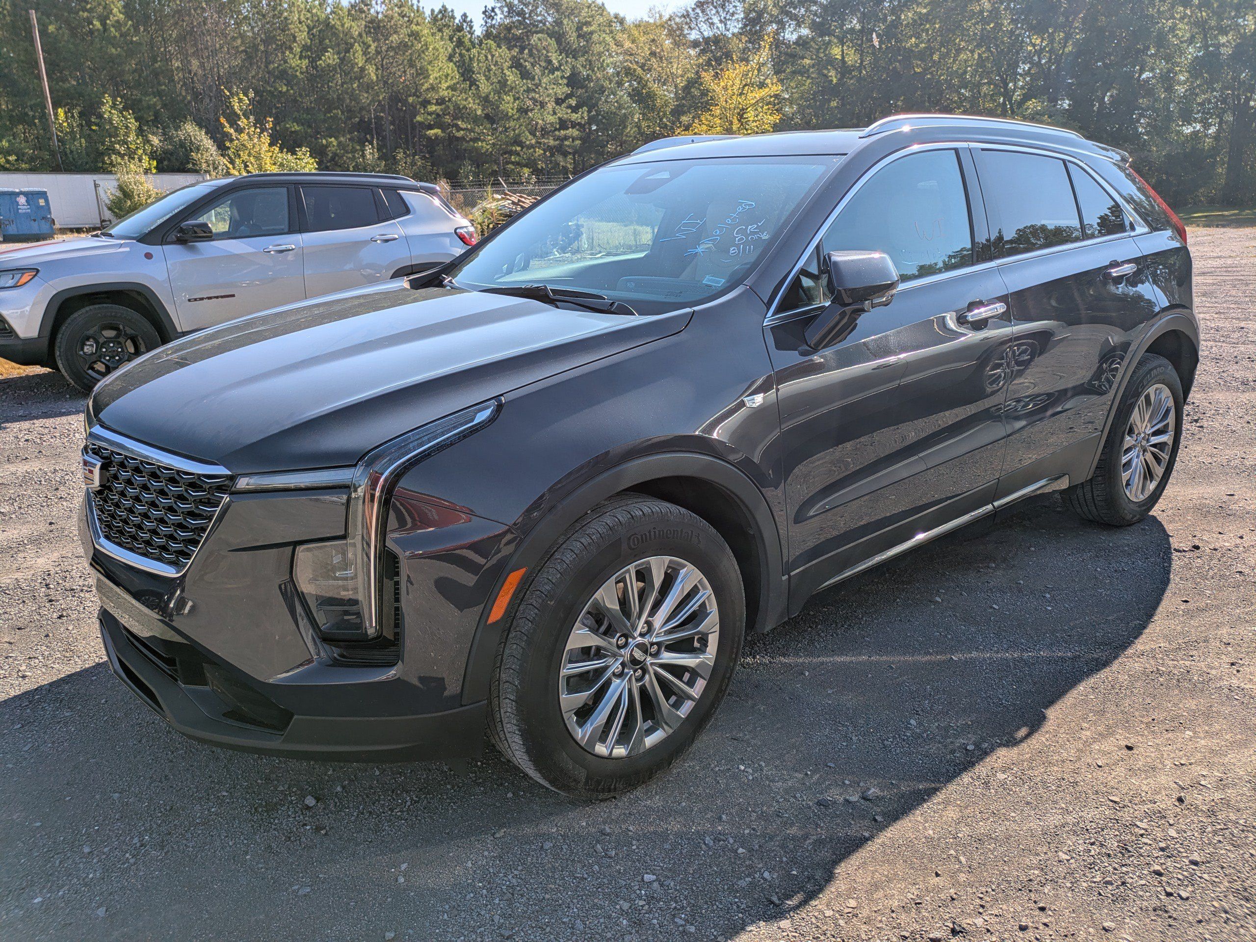 Used 2025 Cadillac XT4 Premium Luxury FWD image 2
