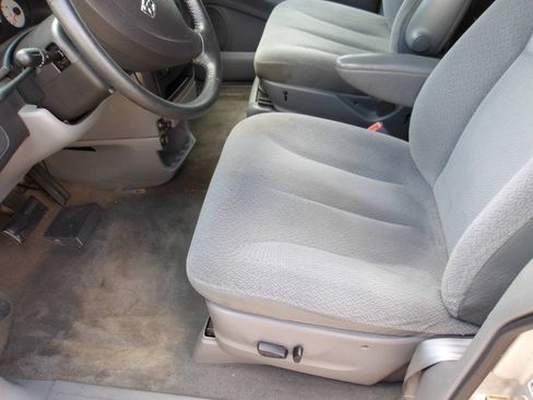 Used 2005 Dodge Grand Caravan SXT FWD image 5