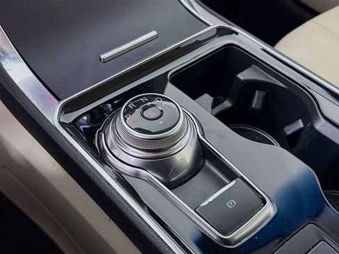 Used 2020 Ford Edge Titanium image 19