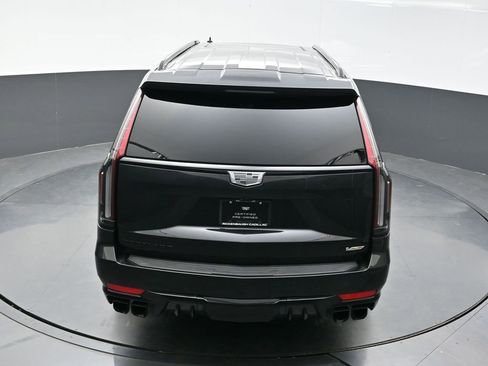 Certified 2024 Cadillac Escalade ESV V w/ LPO, ONYX Package AWD/4WD image 32