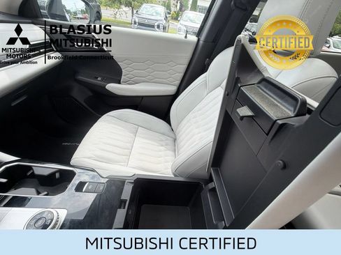 Used 2025 Mitsubishi Outlander AWD image 24
