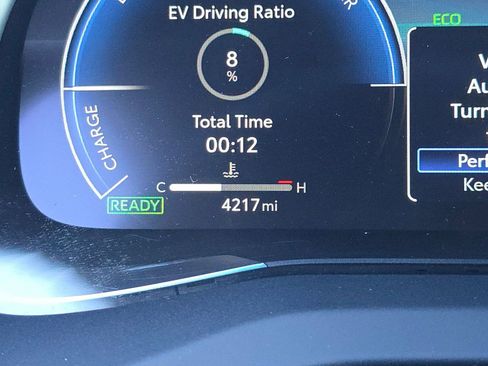 Used 2023 Toyota Venza Limited image 19