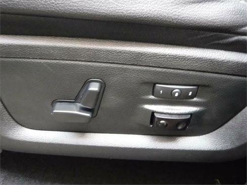 Used 2018 RAM 1500 Laramie w/ Convenience Group image 9