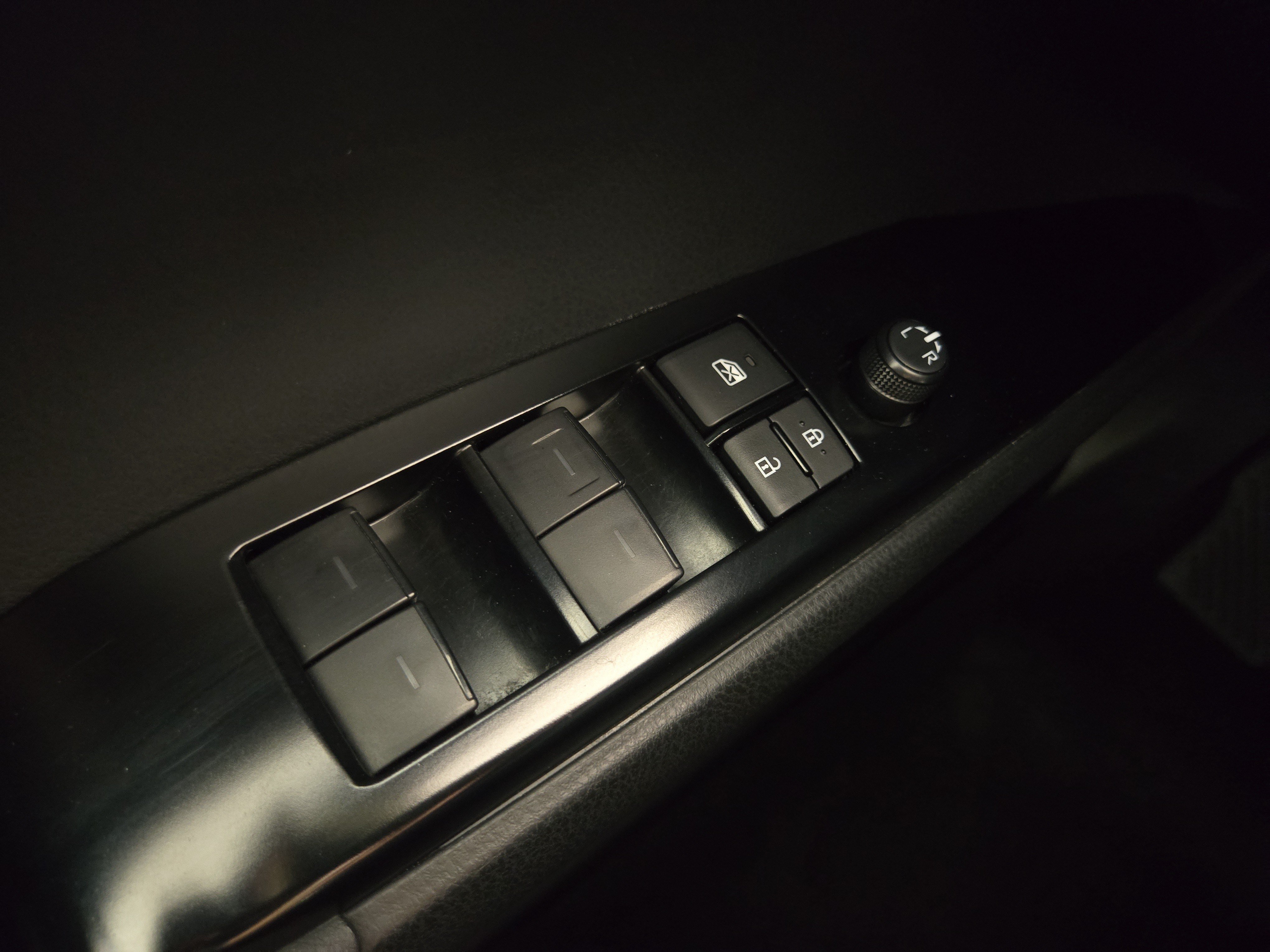 Used 2025 Toyota Camry SE FWD image 25