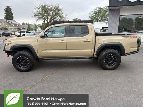 Used 2020 Toyota Tacoma TRD Off-Road w/ Technology Package AWD/4WD image 8