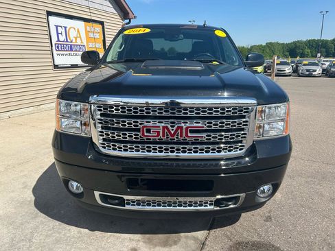Used 2014 GMC Sierra 2500 Denali w/ Suspension Package, Off-Road AWD/4WD image 2