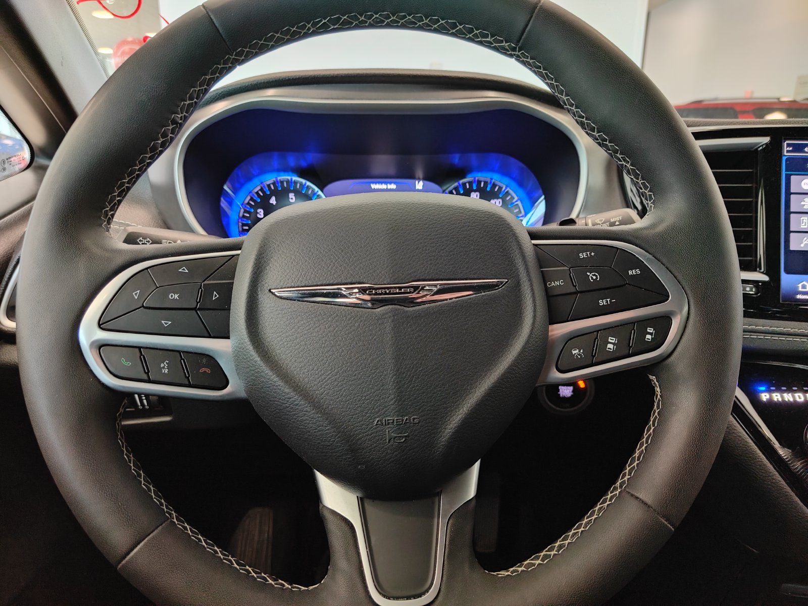 Used 2025 Chrysler Pacifica Select FWD image 15