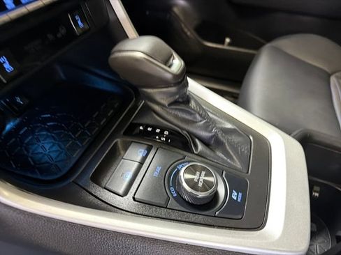 Used 2022 Toyota RAV4 XSE AWD/4WD image 25