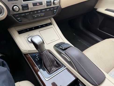 Used 2016 Lexus ES 350 w/ Luxury Package w/Wood Trim image 21