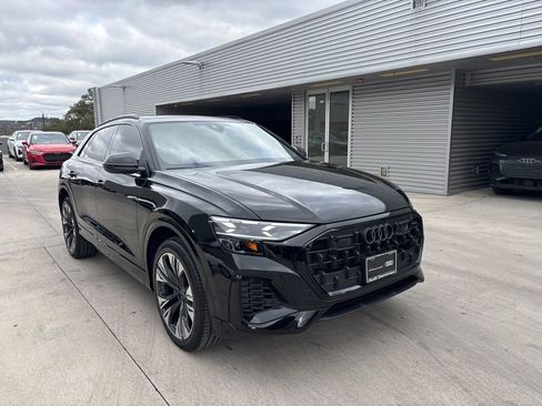 Used 2025 Audi Q8 Prestige image 3