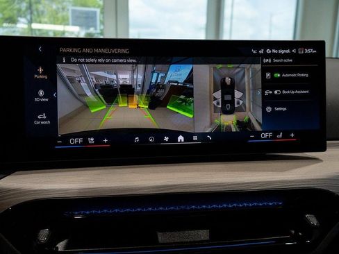 Used 2025 BMW 330i xDrive Sedan w/ Premium Package image 30