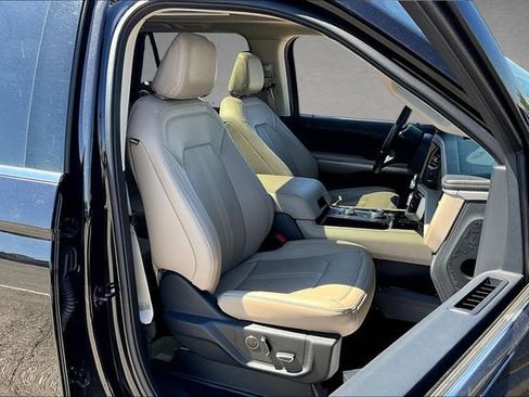 Used 2024 Ford Expedition Limited AWD/4WD image 7