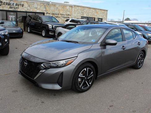 Used 2024 Nissan Sentra SV image 3