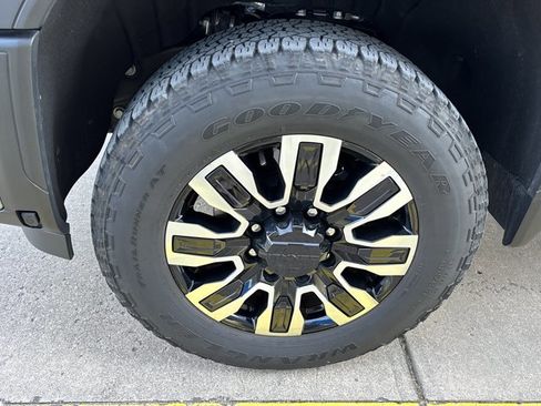 Used 2025 GMC Sierra 3500 Denali Ultimate image 14