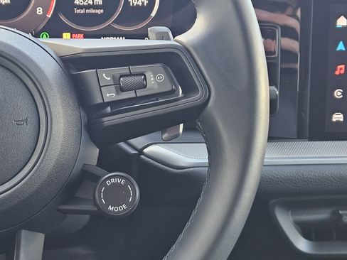 Certified 2025 Porsche Cayenne image 27