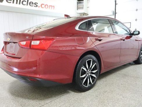 Used 2017 Chevrolet Malibu LT w/ Leather Package FWD image 6
