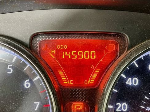 Used 2013 Nissan Versa SV FWD image 6