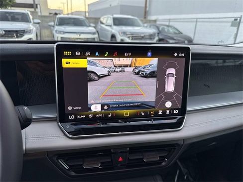 Certified 2025 Volkswagen Tiguan SE w/ Panoramic Sunroof Package image 26