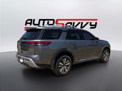 Used 2022 Nissan Pathfinder SL AWD/4WD image 5