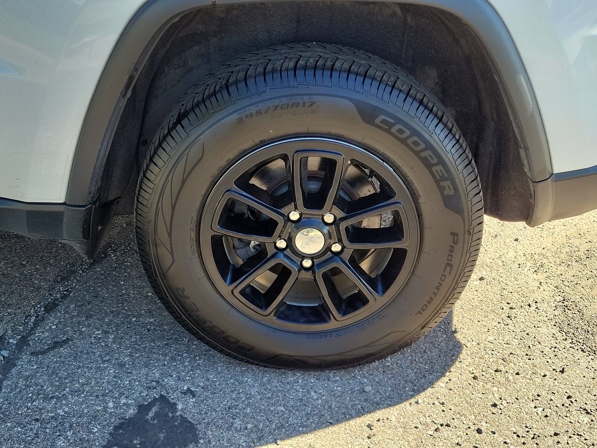 Used 2019 Jeep Grand Cherokee Laredo w/ Security & Convenience Group AWD/4WD image 25