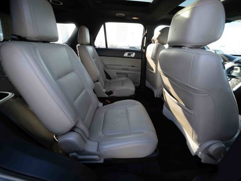 Used 2015 Ford Explorer XLT w/ Equipment Group 202A image 25